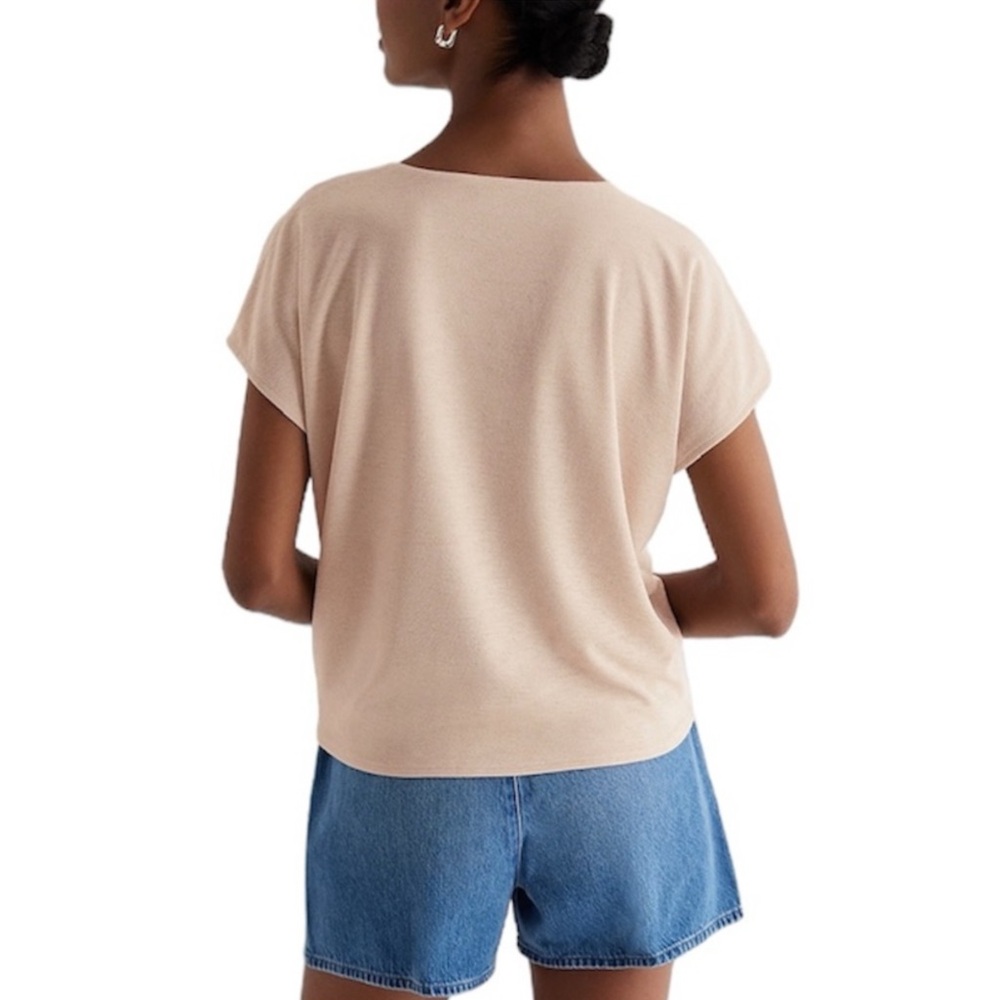 EXPRESS Relaxed V-Neck Ruched Tee (neutral) - Picture 5 of 6